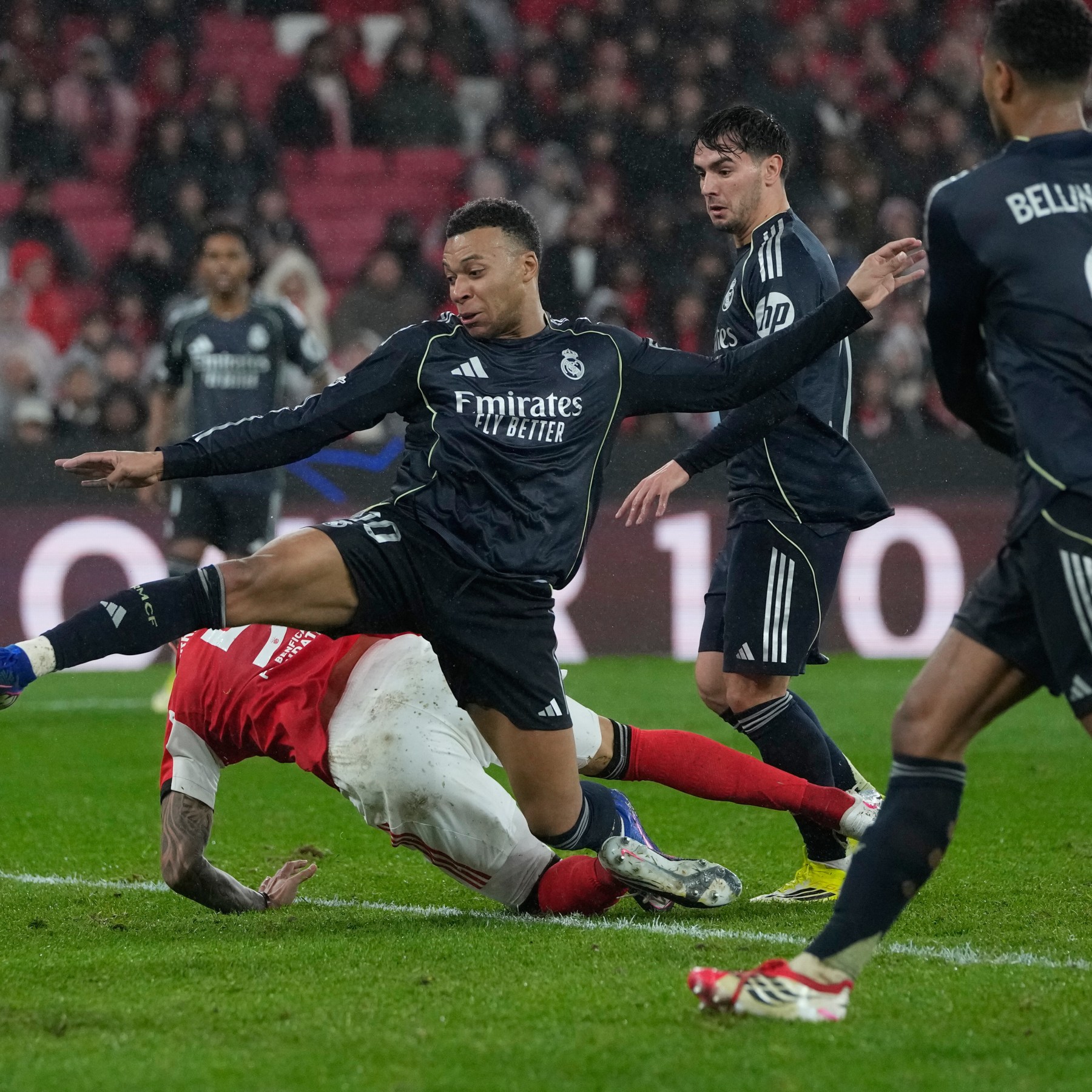 كيف يستفيد ريال مدريد من تحليل مباراة برشلونة وبنفيكا الموسم الماضي